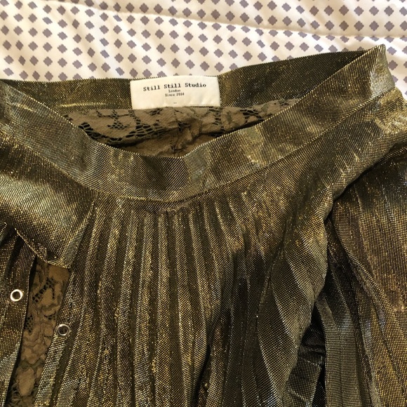 Still still London Lace/Metallic skirt - Picture 4 of 6